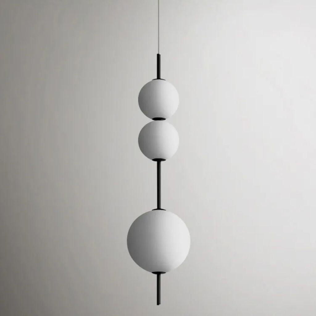 Lustre com pérolas de vidro branco de designer italiano